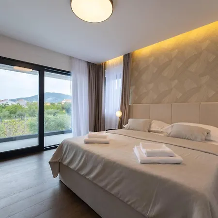Moonlit Mirage With Pool, Gym And Sauna Villa Kastela