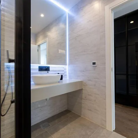Villa Moonlit Mirage With Pool, Gym And Sauna *