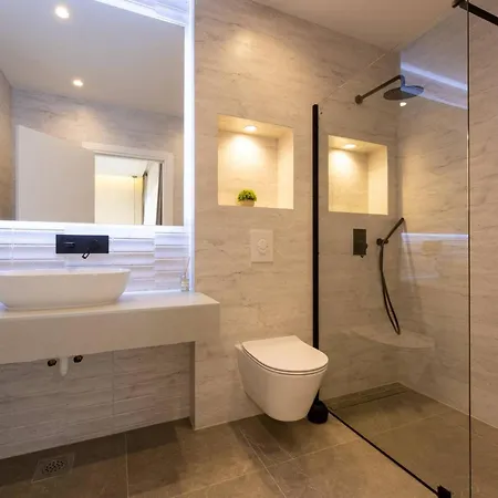 Villa Moonlit Mirage With Pool, Gym And Sauna Kastela
